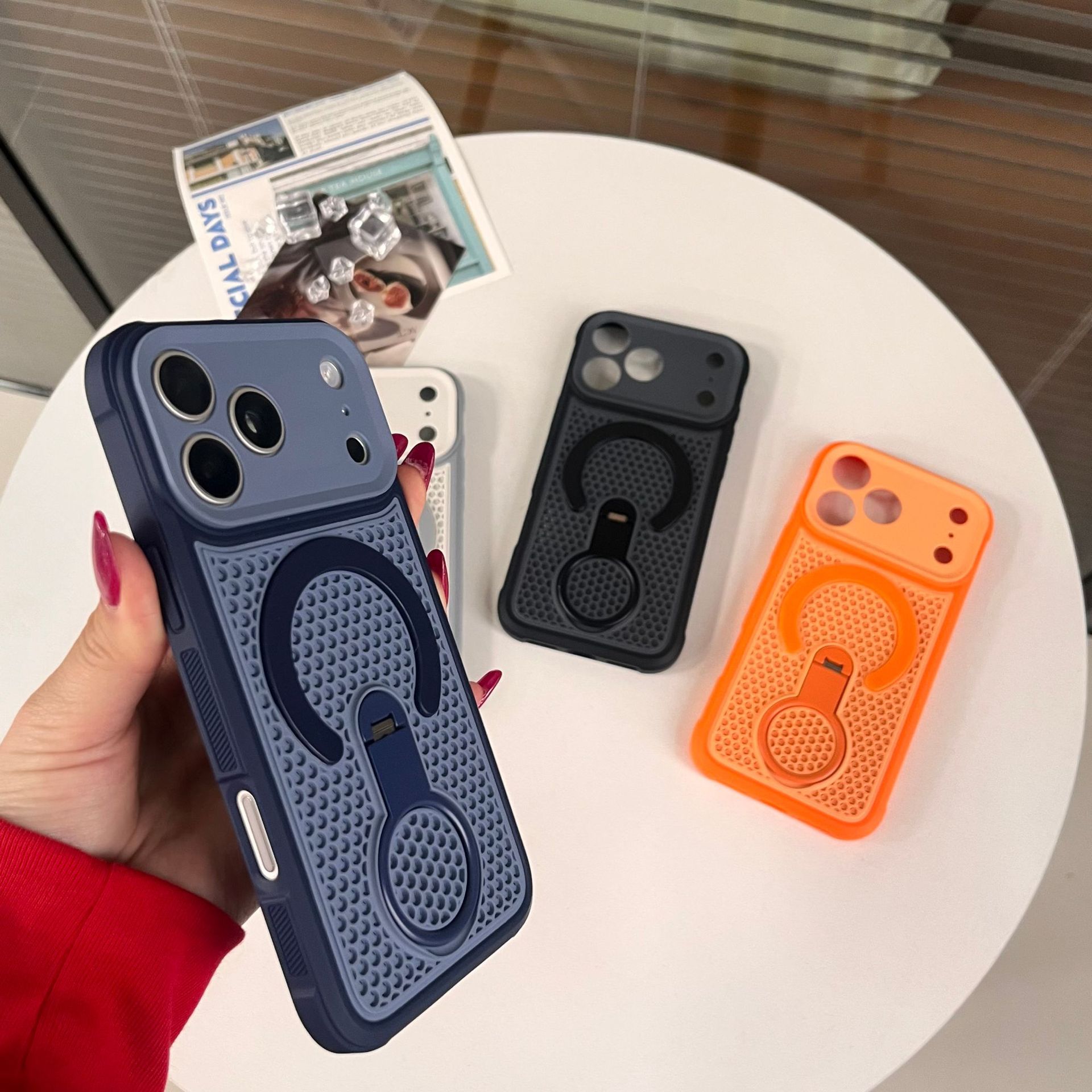 Heat Dissipation Mesh Breathable Case - 360 ° magnetic bracket breathable heat